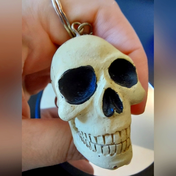 FREE ADD ON! Skull Keychain - Picture 5 of 5